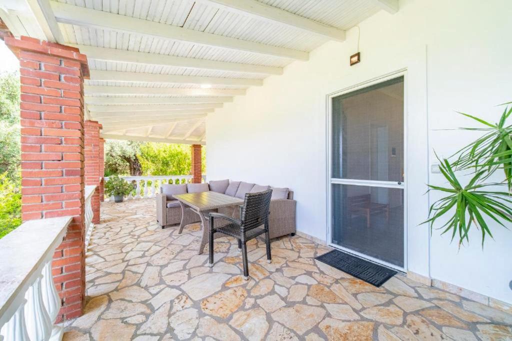 Villa Olive Grove And Sea View Ájos Spyrídon Eksteriør bilde